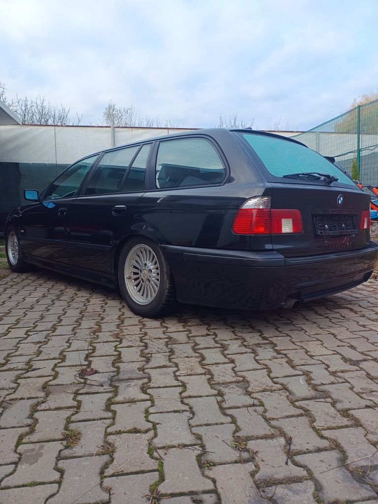 Dezmembrez bmw 528i e39