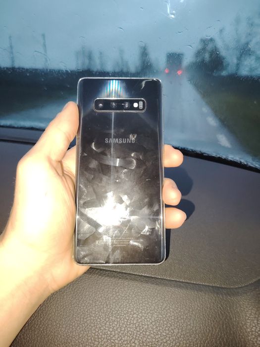 Vând schimb Samsung s10 plus