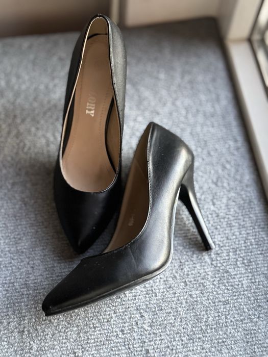 Кожени обувки с ток | Черни кожени остри обувки с ток