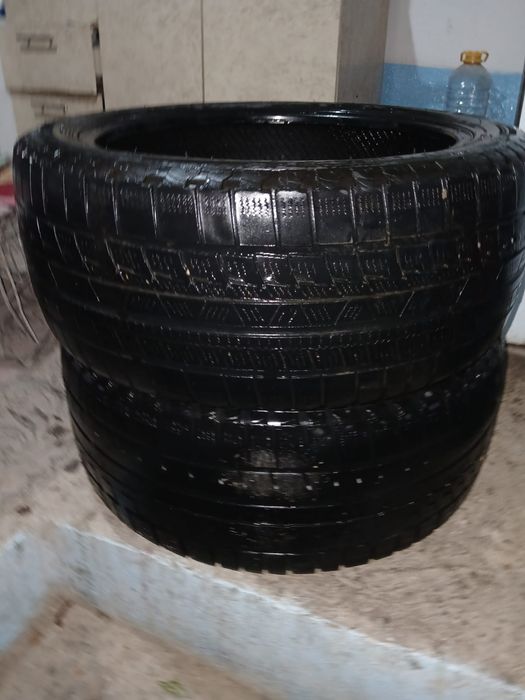 Продам зимние покрышки в отличном состояние