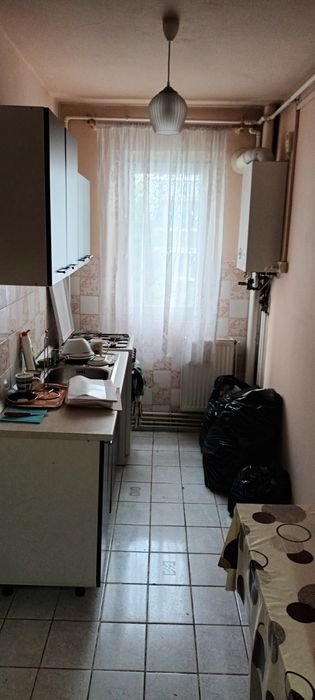 Vând apartament cu două camere în Dâmbu