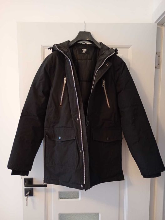 Vand jacheta Parka neagra, in stare excelenta!