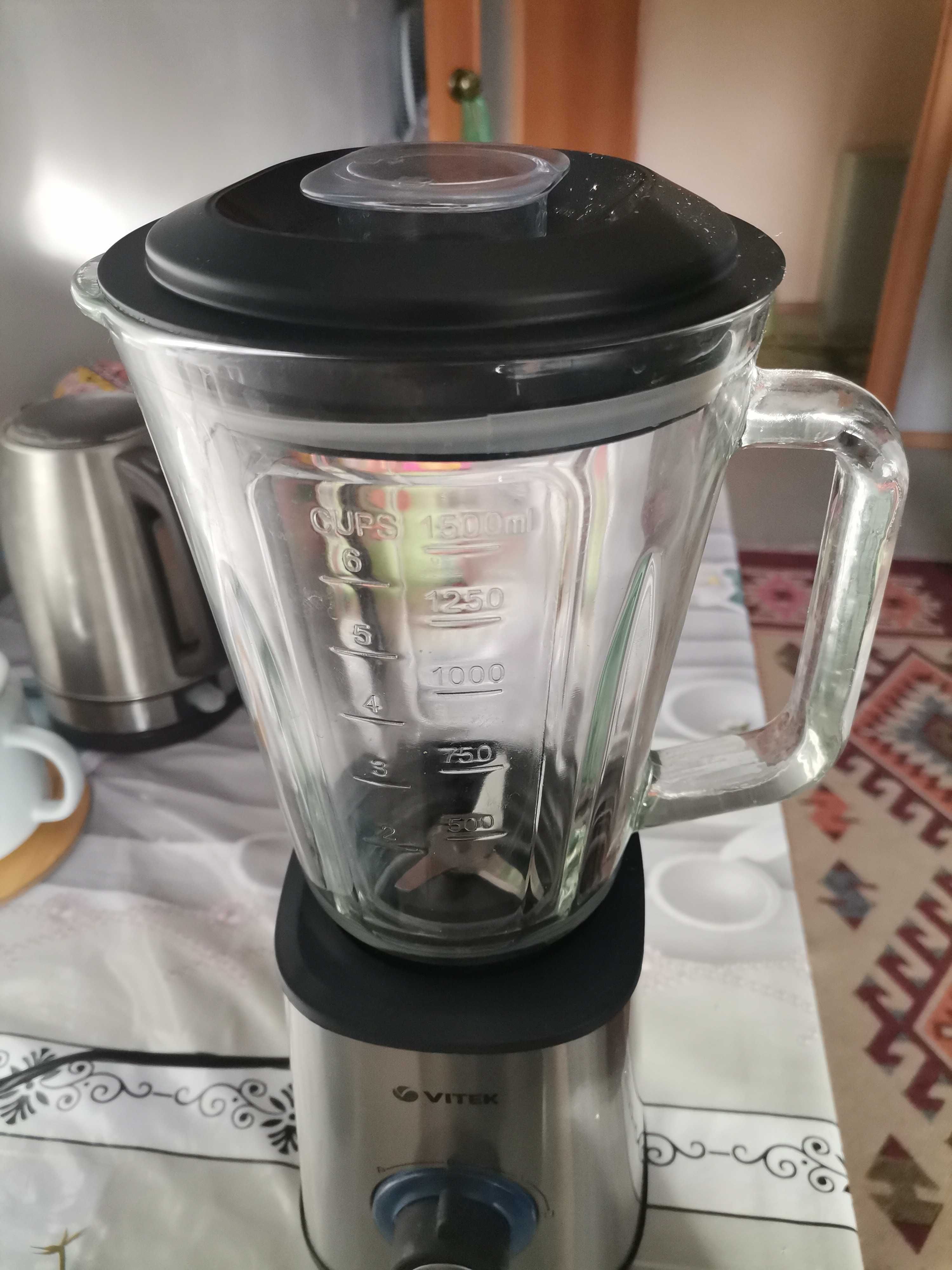 Продам стационарный блендер. Почти новый. Использовался 2 раза.