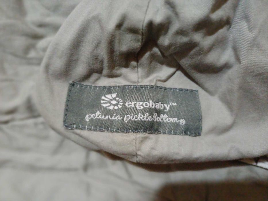 Кенгуру Ergobaby Petunia Pickle Bottom