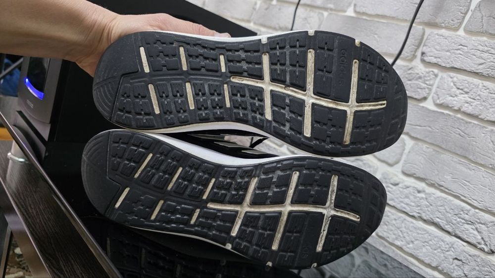 Оригинальные кроссы adidas