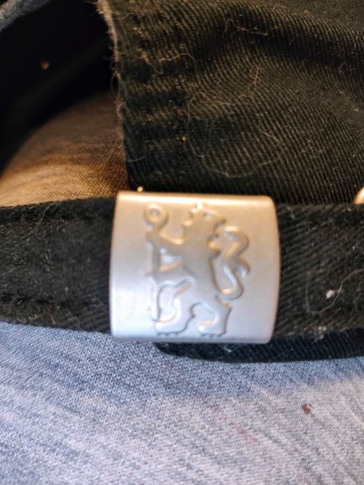 Почти нови шапки.Under Armour.Chelsea.