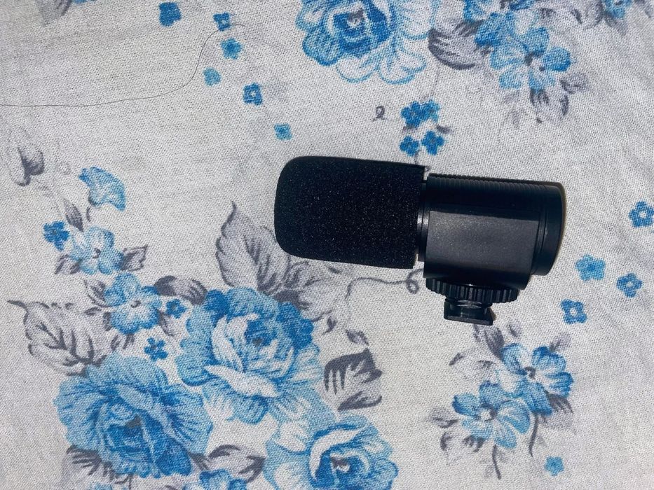 Vand un aparatul de foto este pret 1.000 de lei