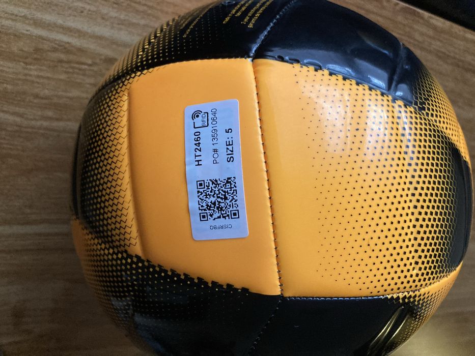 Оригинална футболна топка Adidas