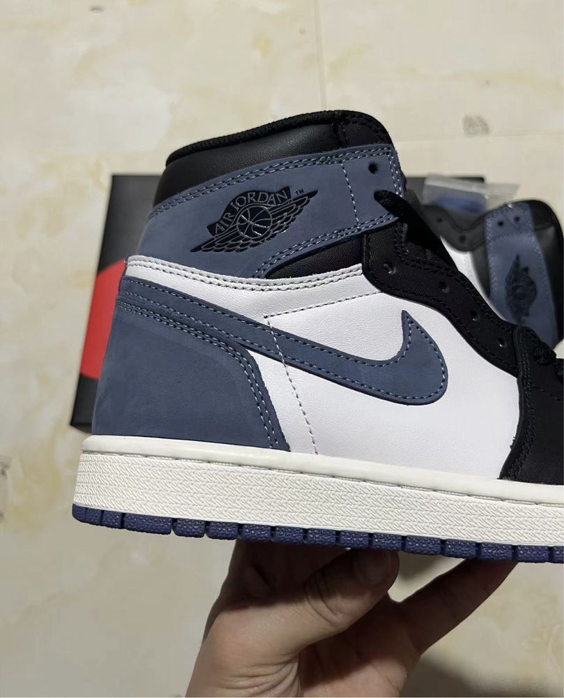 Air Jordan 1 Retro High Blue Moon