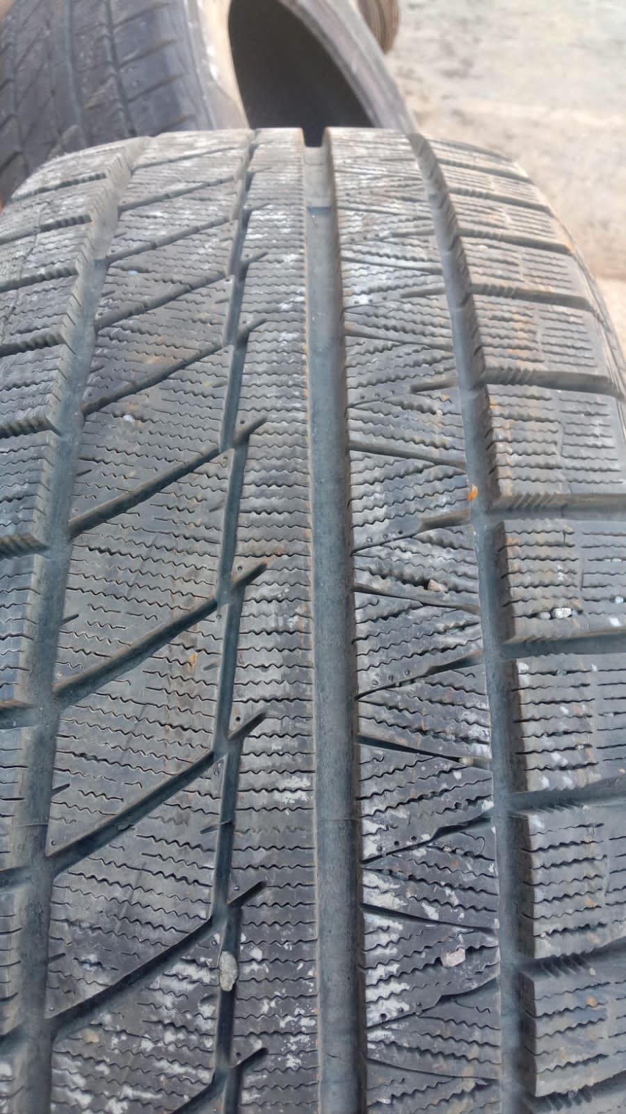 Продам резину 245/50 R20