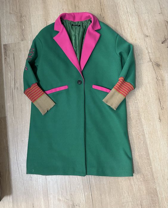 Дамско палто – зелено с розови акценти,