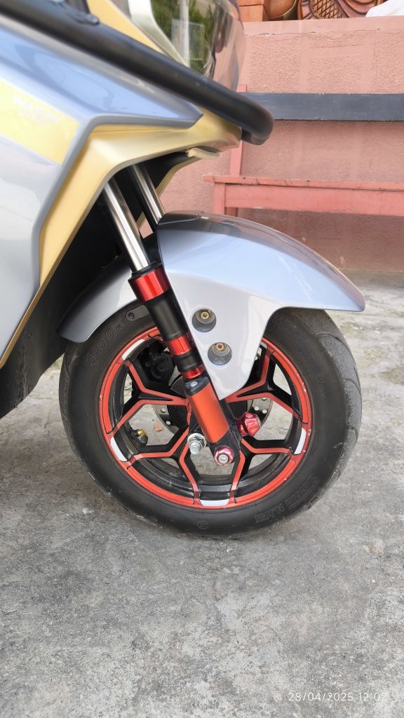 Skuter sotiladi *wasat sport*