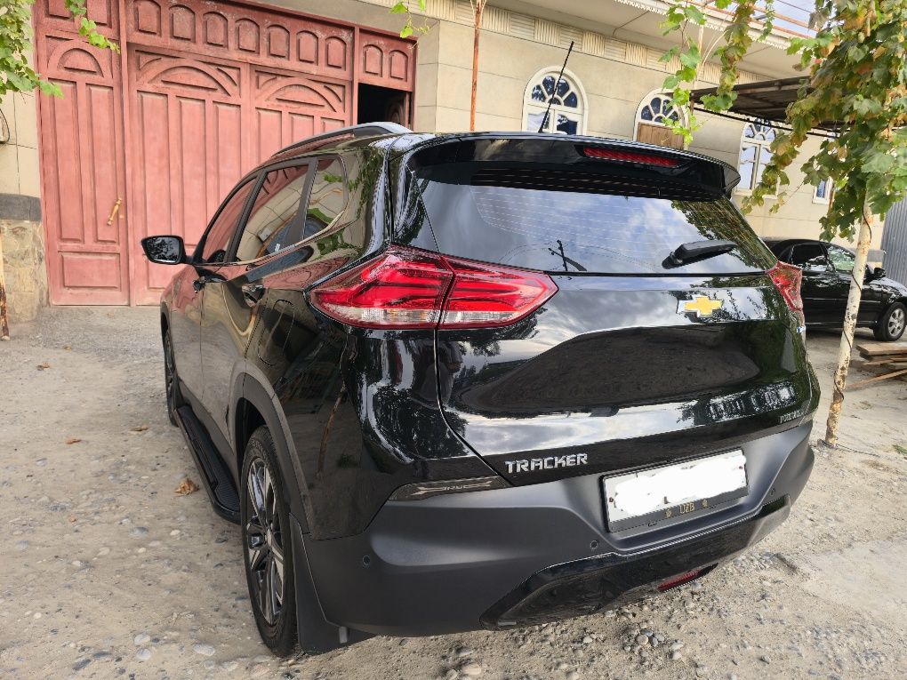 Zudlik bilan tracker avtomibili sotiladi