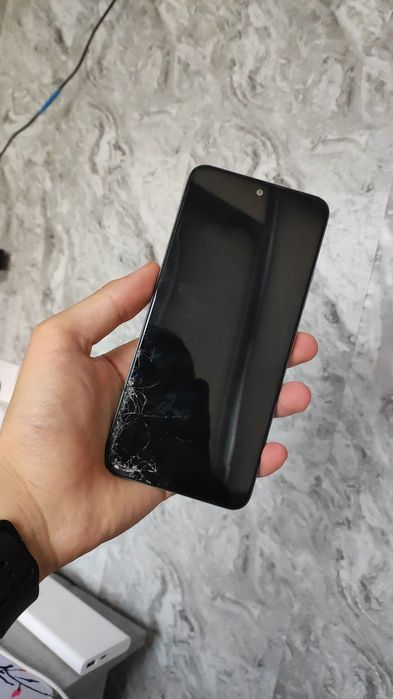 продам телефон срочно
