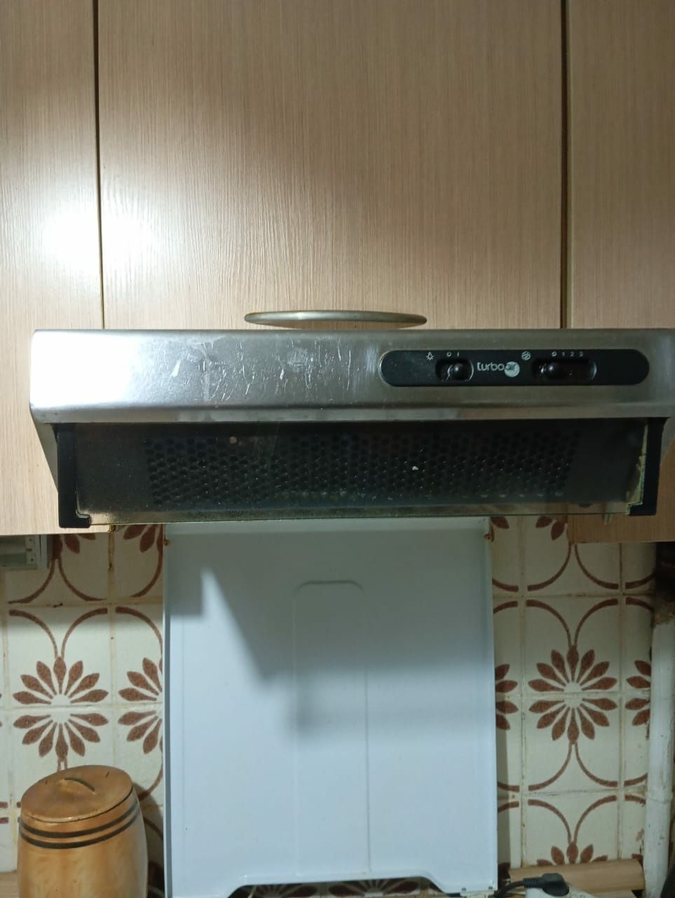 Продам вытяжку металлическую