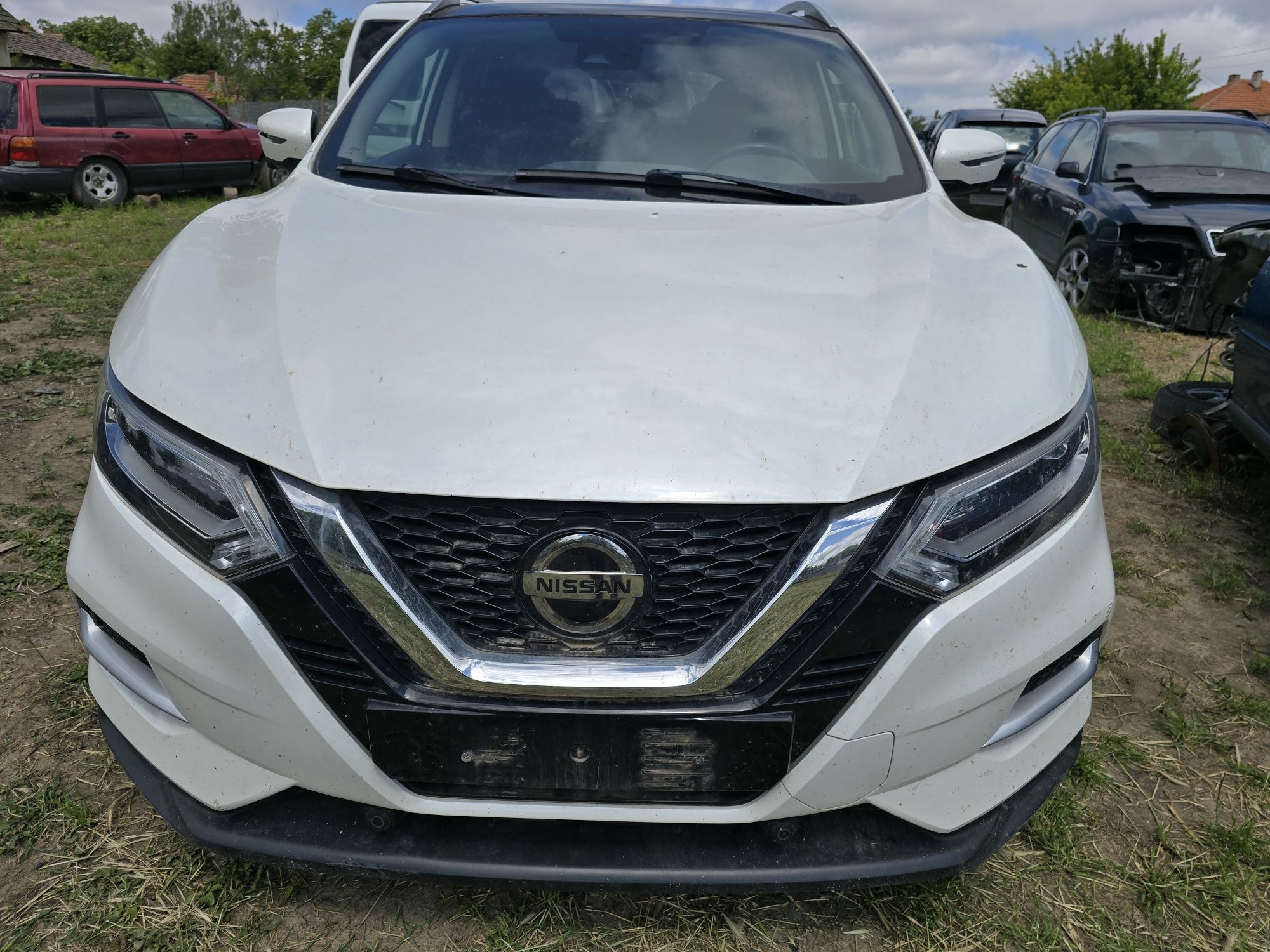 Продавам nisan qashqai на части