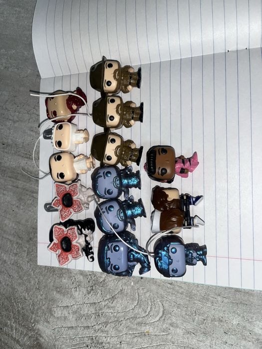 фигурки очень странные дела