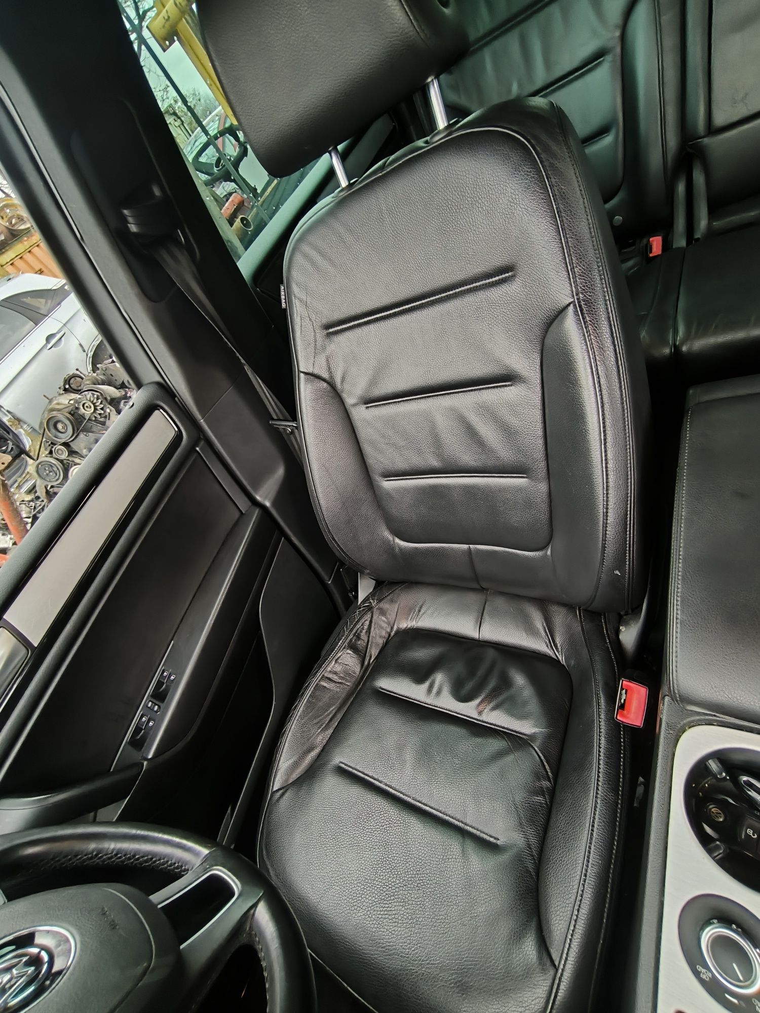 Кожен салон за VW Touareg 7P