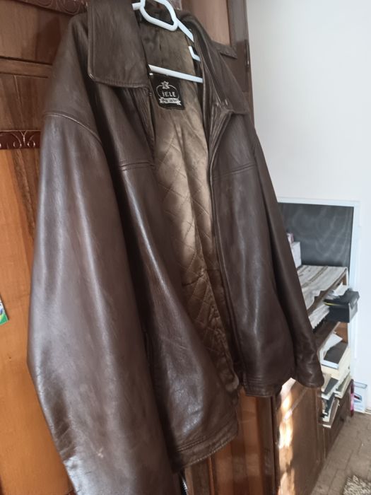 Vand geaca / haina scurta de piele mărime mare