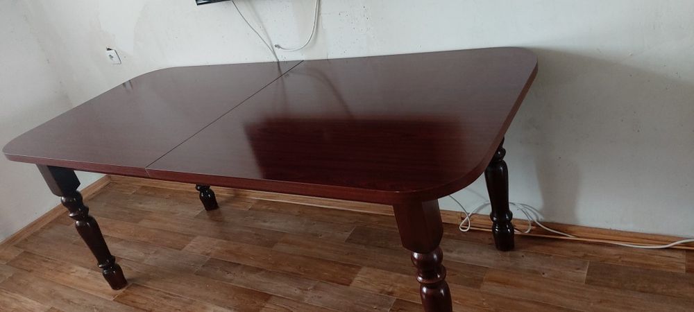 Стол обеденный для гостиной