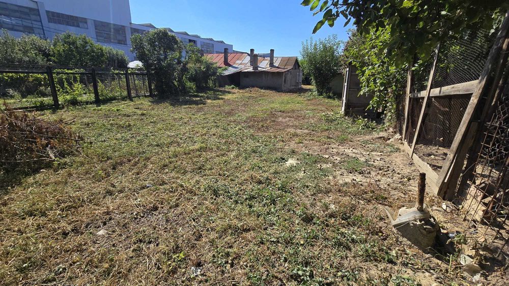 Teren in Focsani si casa batraneasca vand sau schimb