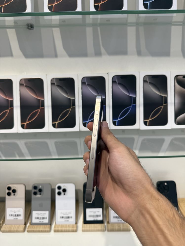 iPhone 15 Pro в идеальном состоянии