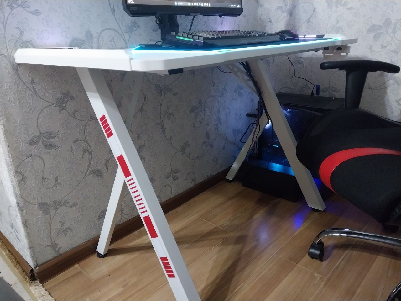 Компьютерный стол Defender Foton RGB 110x60x75