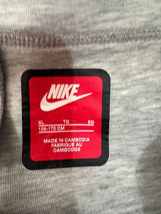 vand pantaloni gri tech impecabili