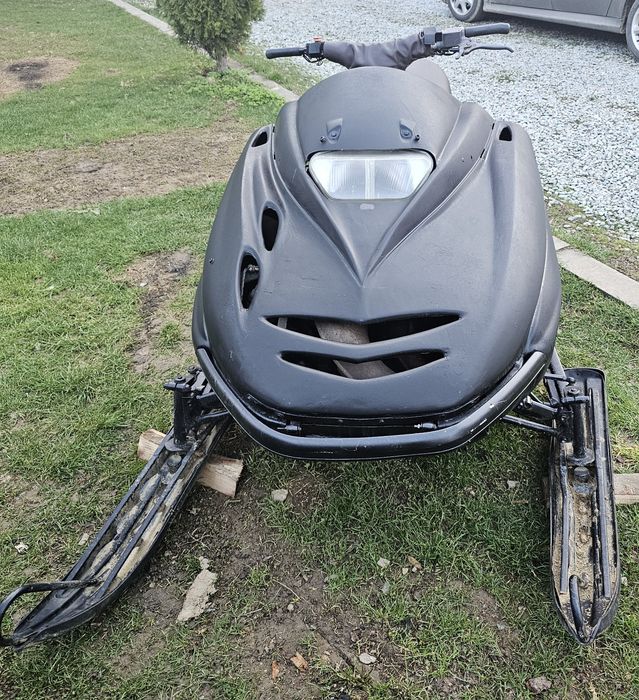 Vând snowmobil bombardier 2t