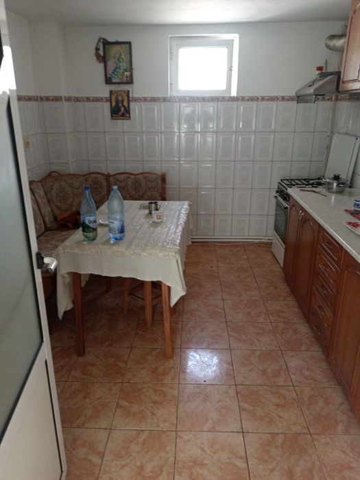 Vand casa 4 camere decomandat  constructie 2000