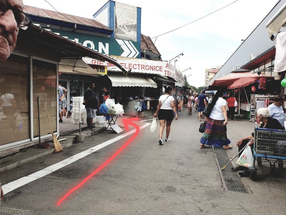 Reparatii : Genti Fermoare baterii ceas curele Capse nasturi blugi etc