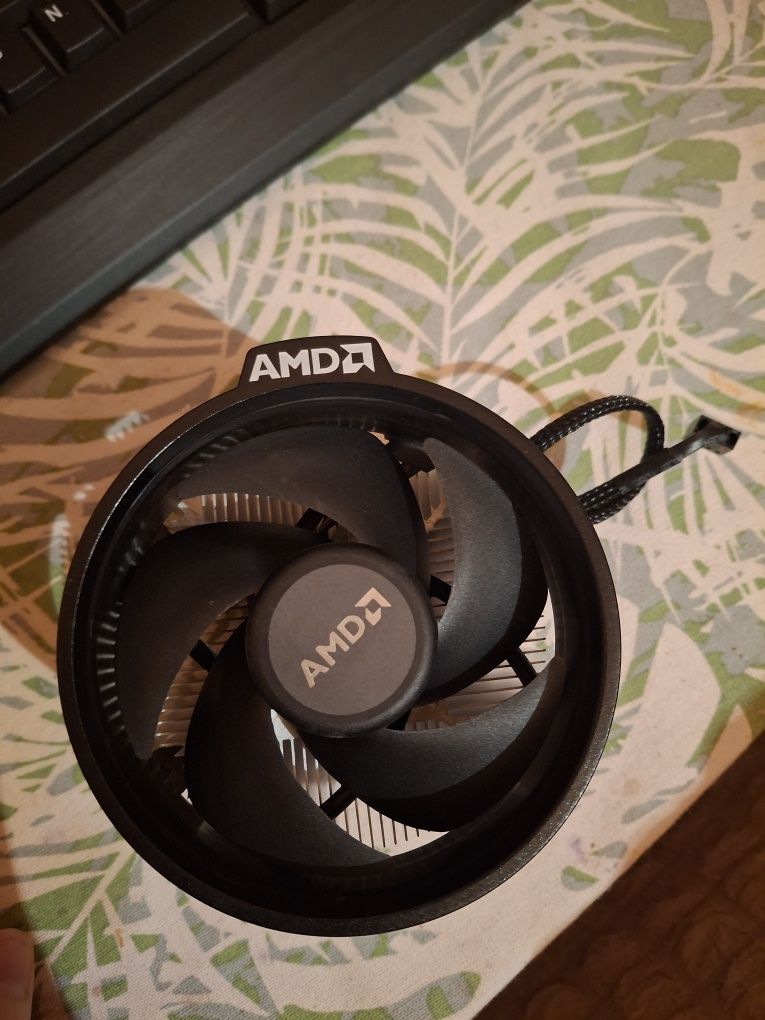 Vând procesor ryzen 5 2600x full box