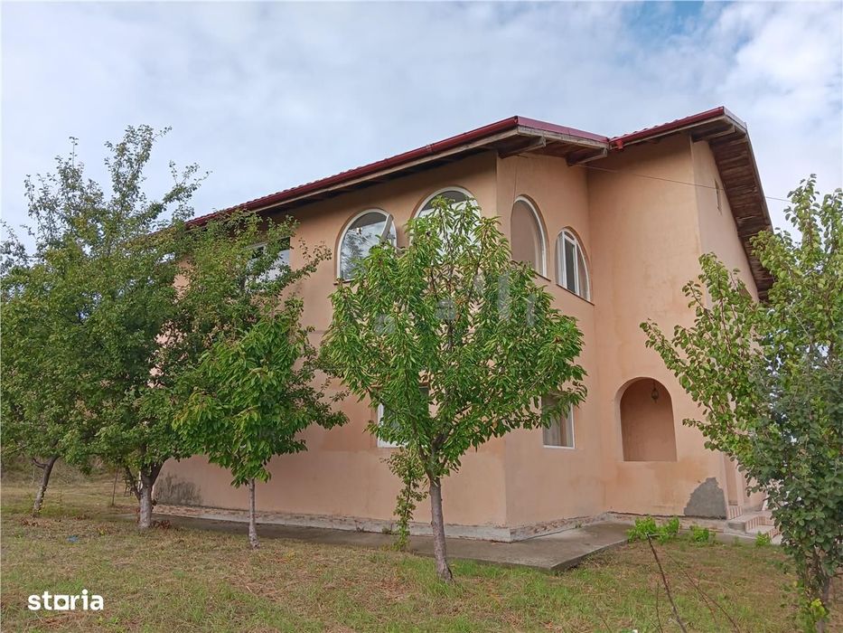 Chiperesti  Tomesti  Vila P+E SU=236mp 5 dormitoare living doua bai ga