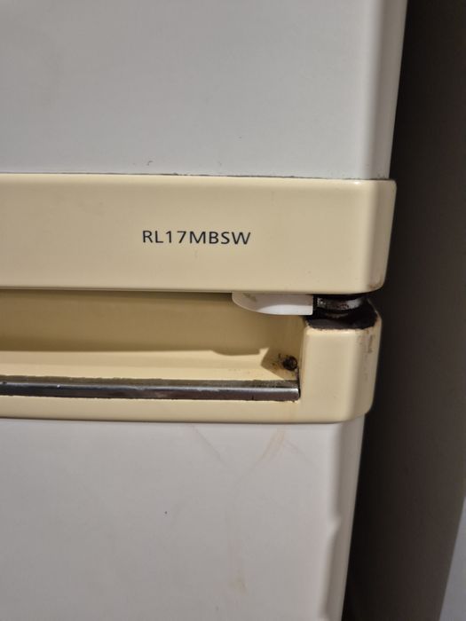 Холодильник работает