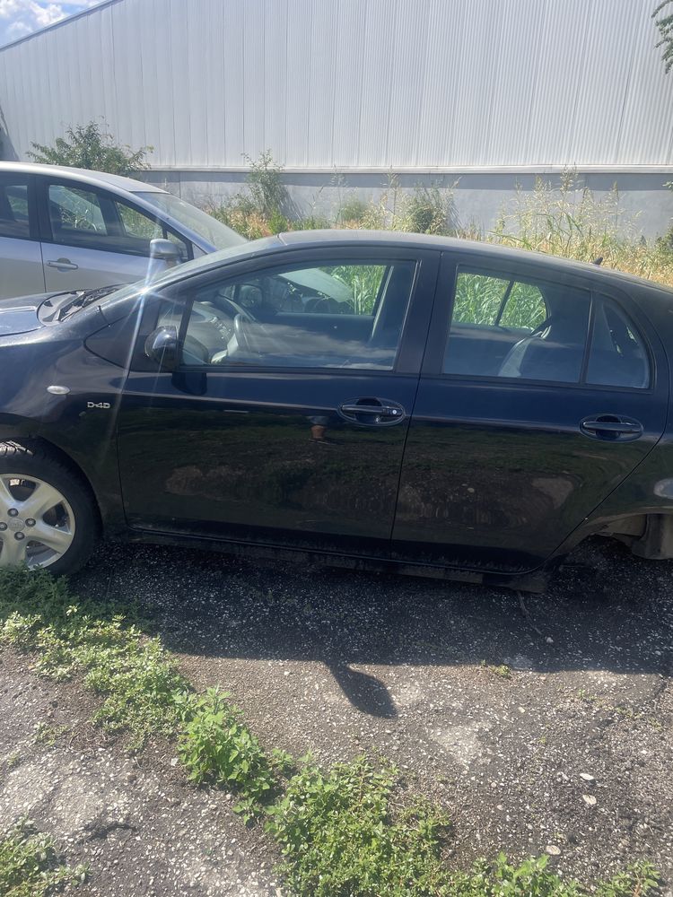 Тойота ярис1.4 автоматик2006