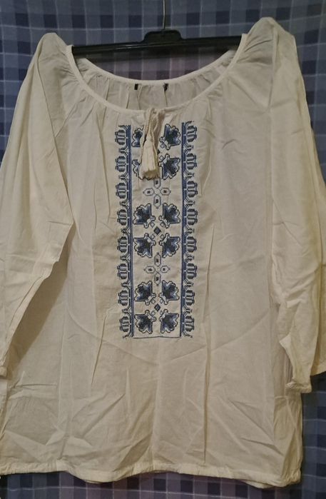 Ie cu motive traditionale