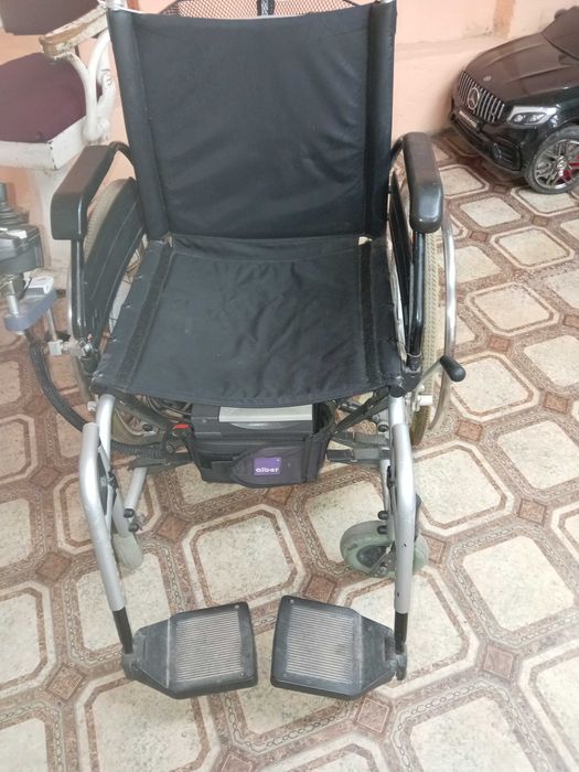 Електрическа,рингова инвалидна количка управляваща се с джойстик