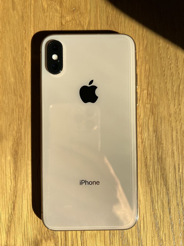 Iphone Xs gold 64 GB с оригинална кутия, зарядно и слушалки