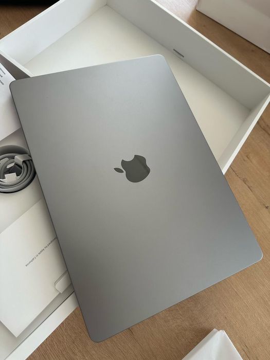 Ноутбук Apple MacBook Air 15 8 гигов, 256 гига 2024 года