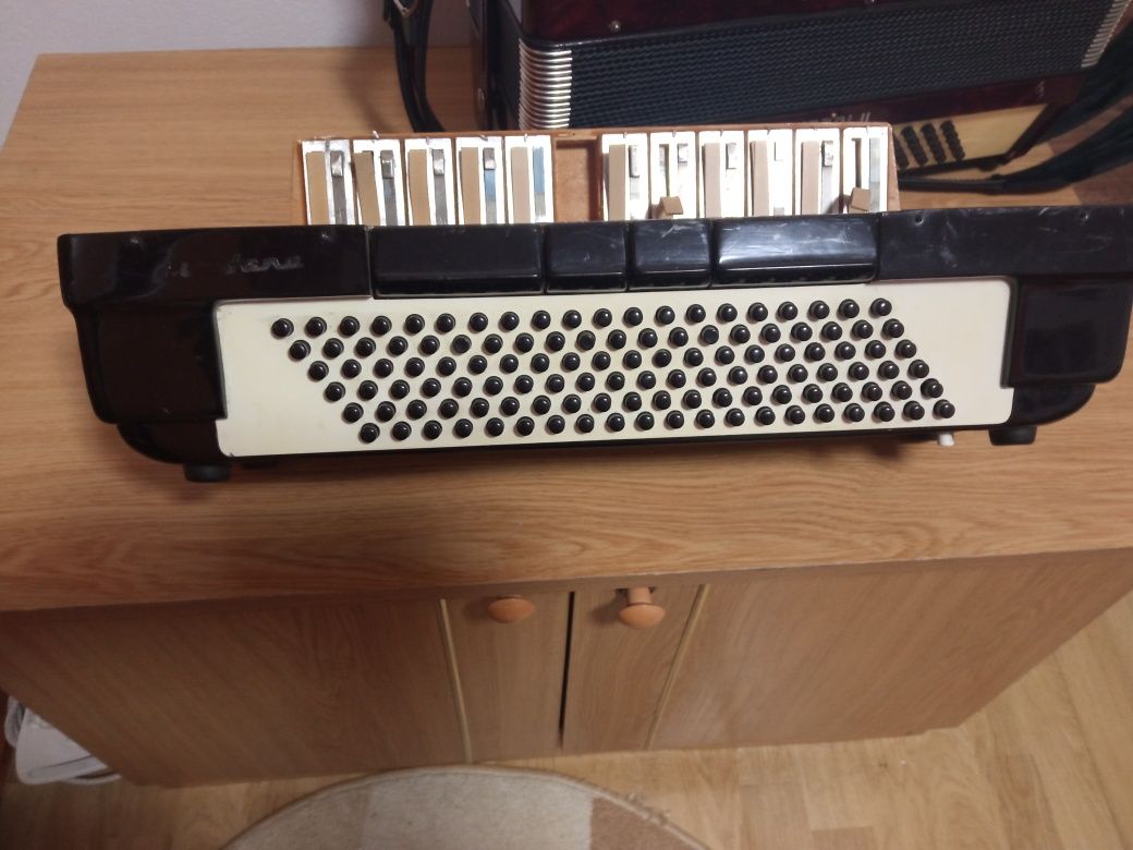 Partea stanga de acordeon Montana 120