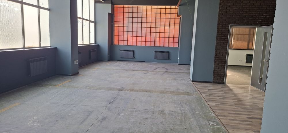 Отличное место для офисов и студии..