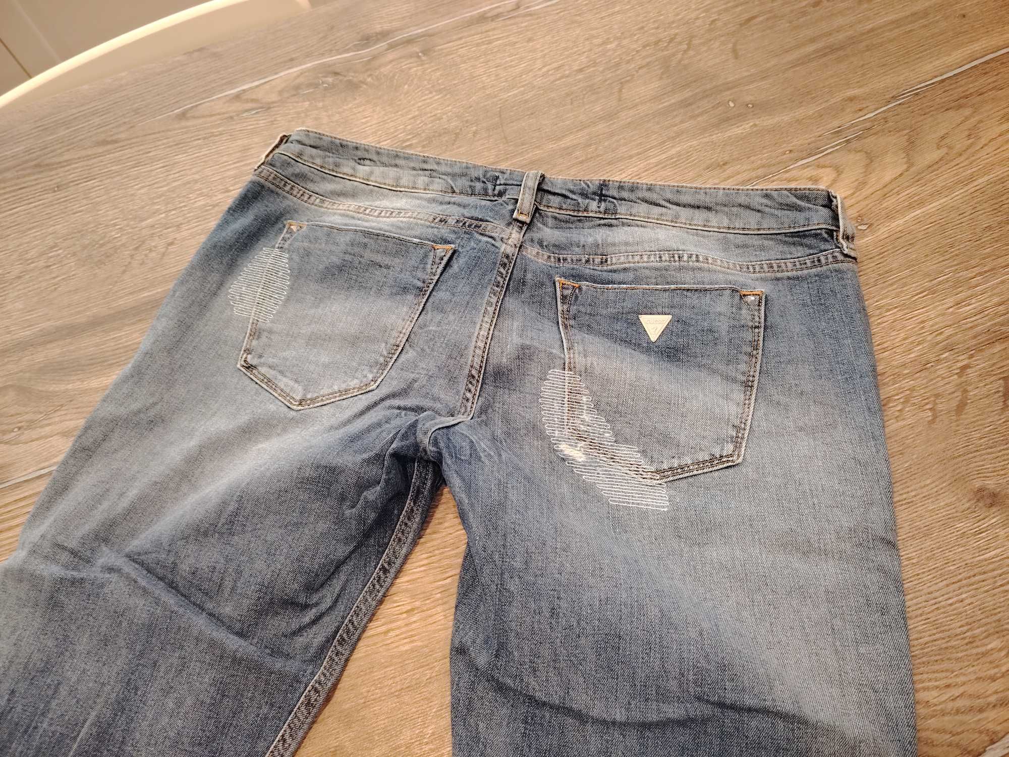 Ефектни дънки Guess
