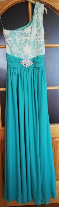 Vând rochii elegante