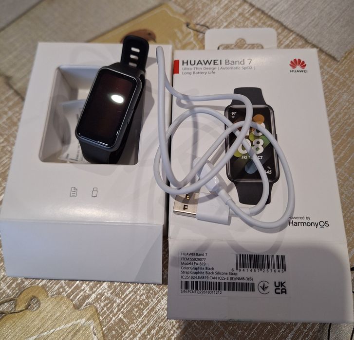 Смарт гривна Huawei Band 7