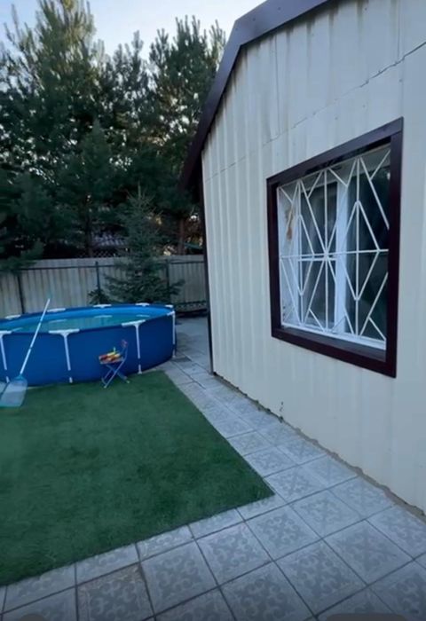 Дом рядом с городом