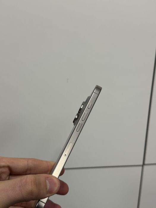 Продавам iPhone 16 PRO MAX 18 цикъла