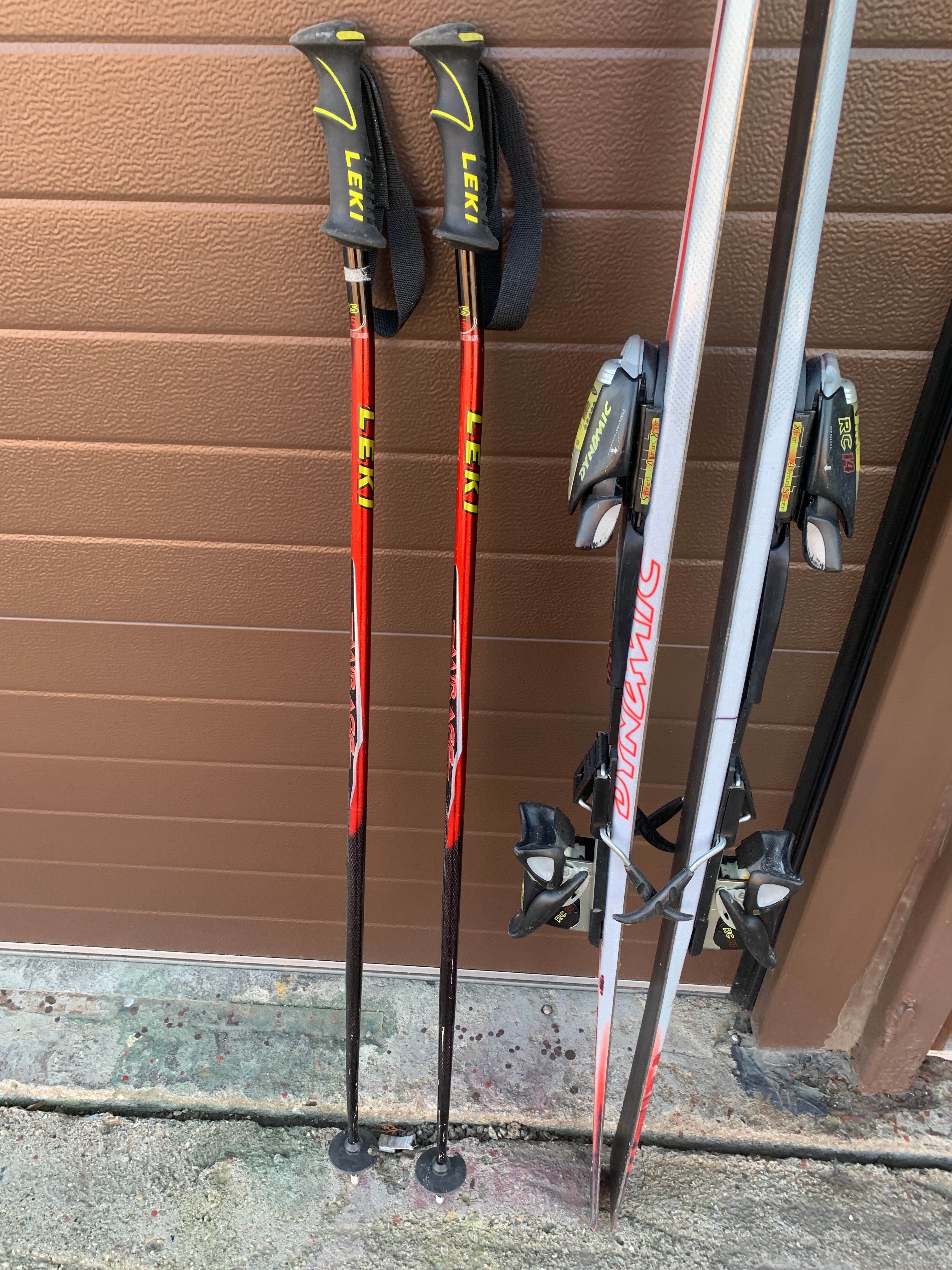 Vând skiuri+bețe