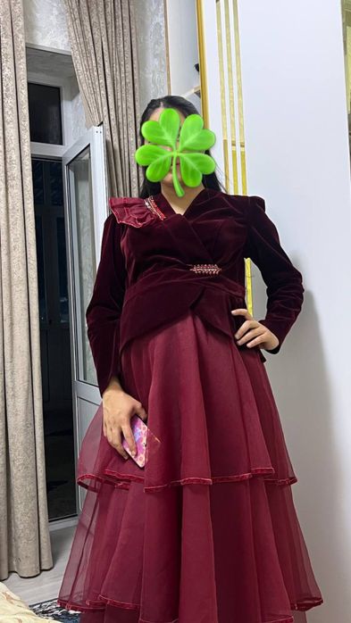 Бархатный вечерний платье