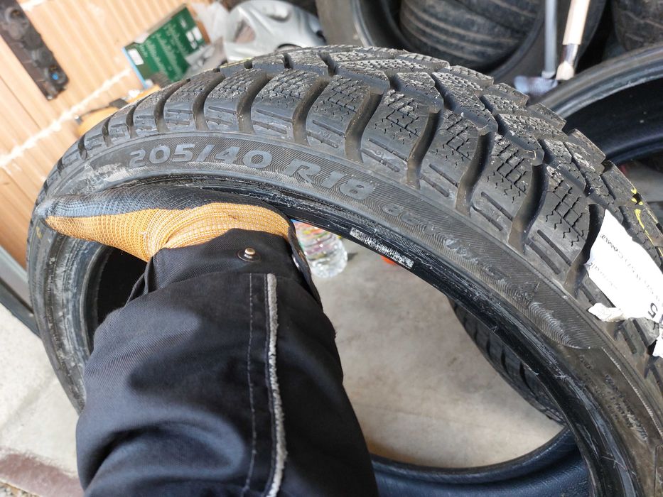 2бр.зимни гуми PIRELLI 205/40/18 86V DOT 2722