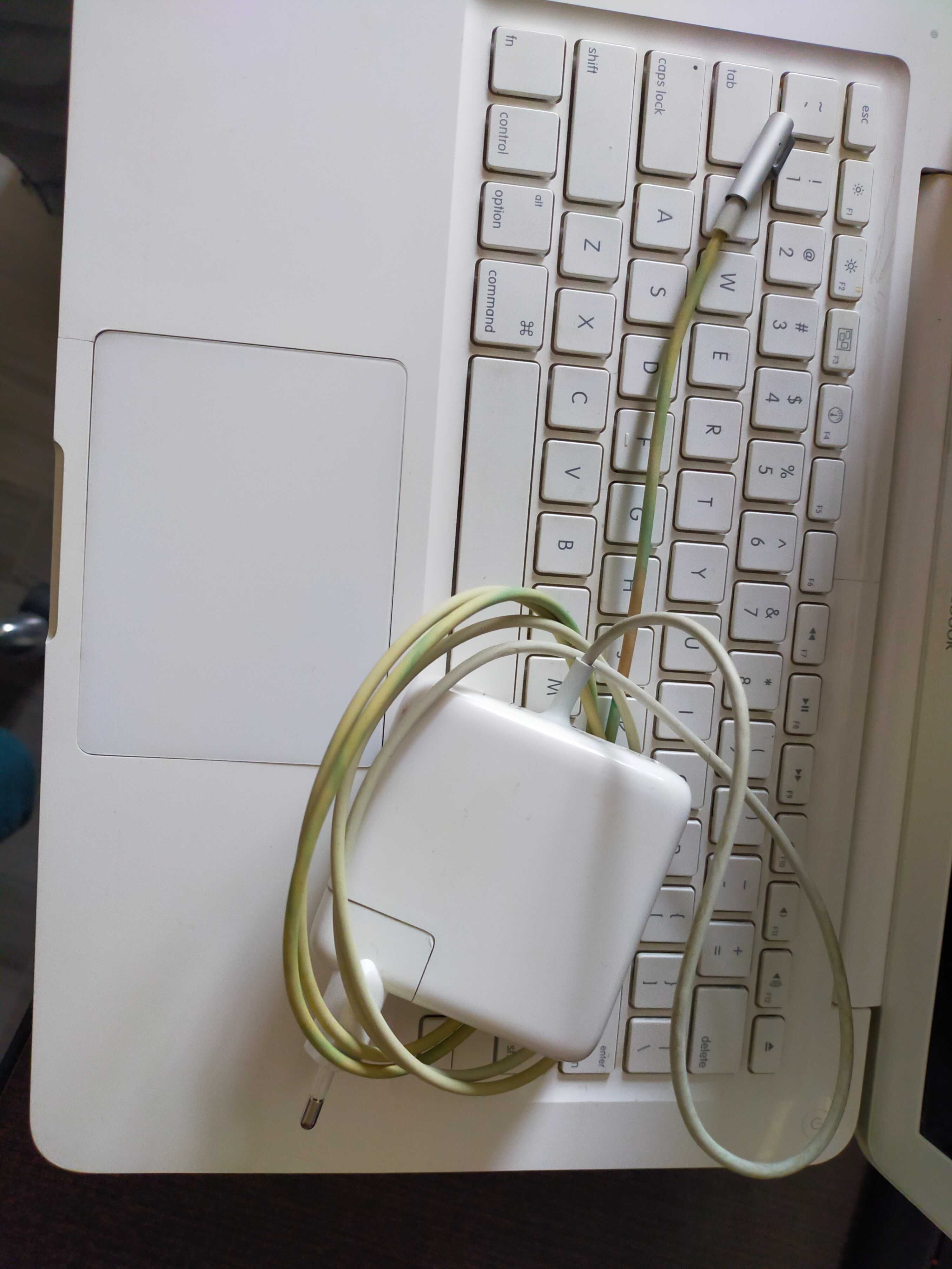 Macbook A 1342 RAM 8GB SSD 128 Gb
